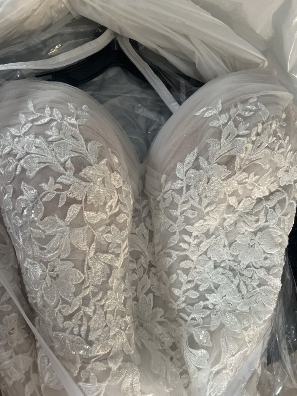 Never Worn: Ivory Lace Strapless Wedding Dress with Sweetheart Bodice